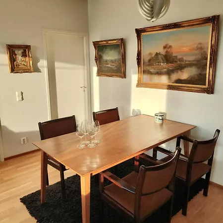 Next To Metro And Shopping Center With Great Seaview Апартаменты *